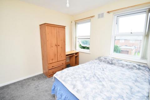 2 bedroom flat to rent, Gort Place - DH1