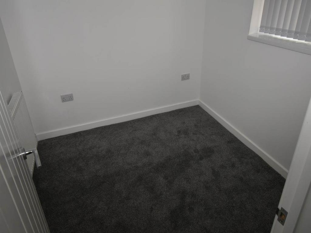 Rear bedroom