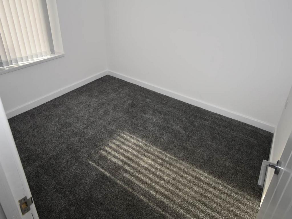 Middle bedroom