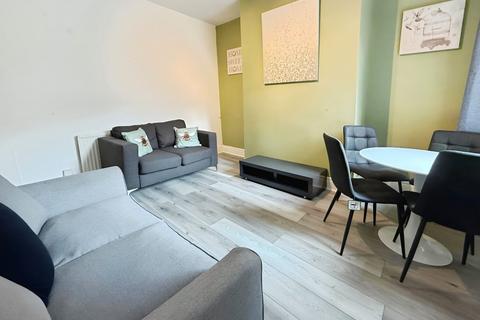 4 bedroom terraced house to rent, Norfolk Street, Salford, Greater Manchester, M6