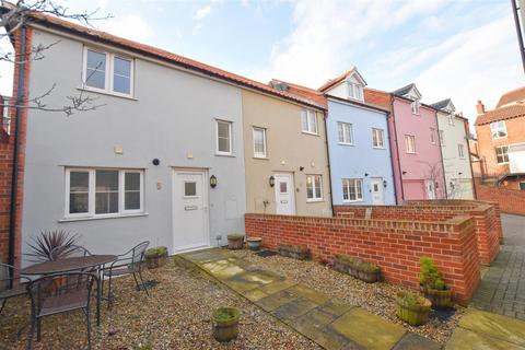2 bedroom end of terrace house for sale, Church Street, Cromer