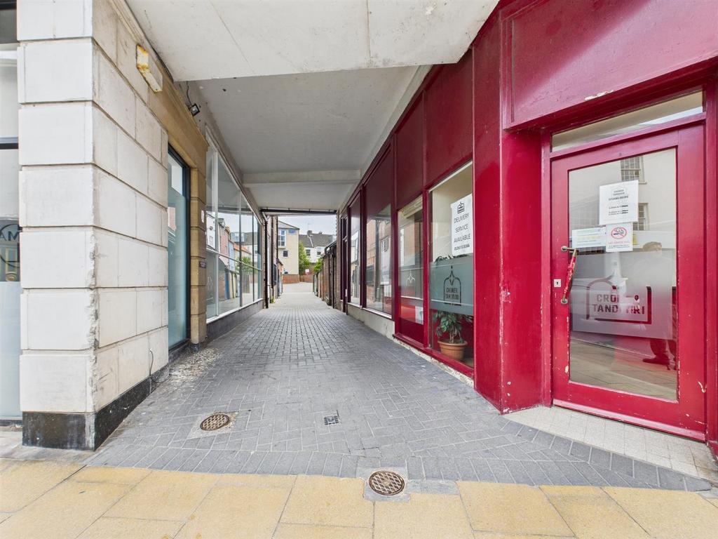 CAM04116 G0-PR0212-STILL029.jpg