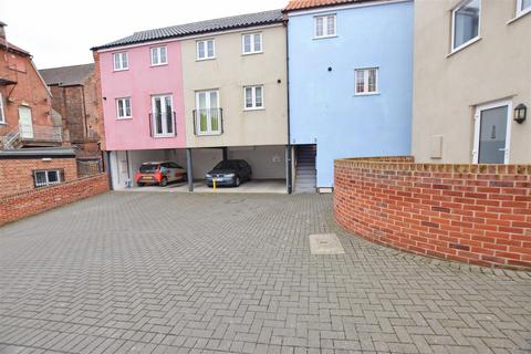 2 bedroom end of terrace house for sale, Church Street, Cromer