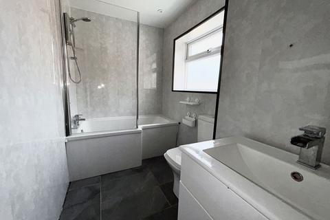 2 bedroom flat for sale, Westbourne Avenue, Bensham, Gateshead, Tyne and Wear, NE8 4NP