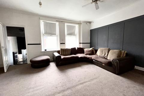 2 bedroom flat for sale, Westbourne Avenue, Bensham, Gateshead, Tyne and Wear, NE8 4NP