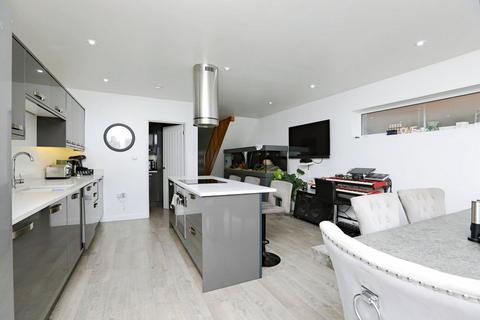 4 bedroom detached house for sale, Mount Road, Rochester ME1