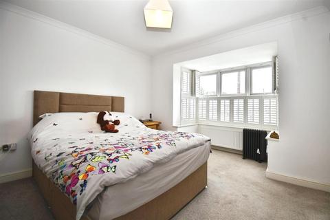 4 bedroom detached house for sale, Main Road, Bilton HU11