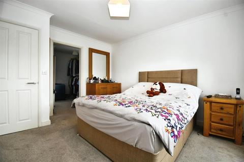4 bedroom detached house for sale, Main Road, Bilton HU11
