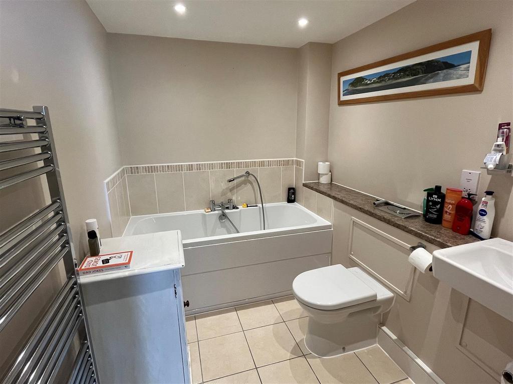 Family Bathroom.jpg