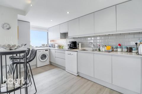 Flat 15, Hamilton Grange, 2 Crowstone Avenue, Westcliff-on-sea, SS0 8JT