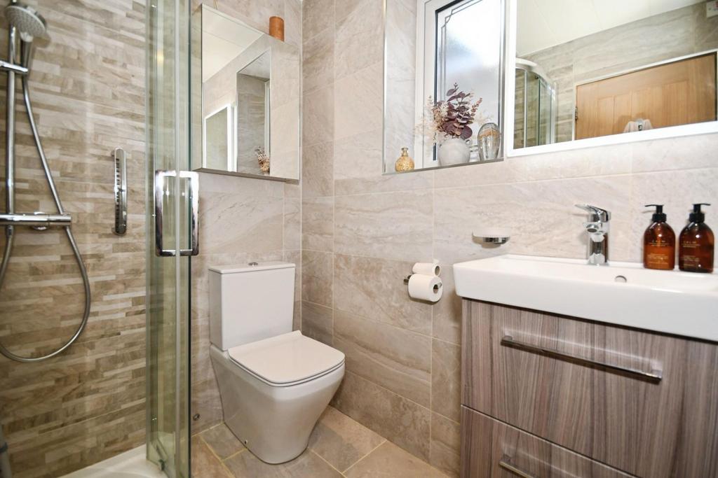SHOWER ROOM.jpg