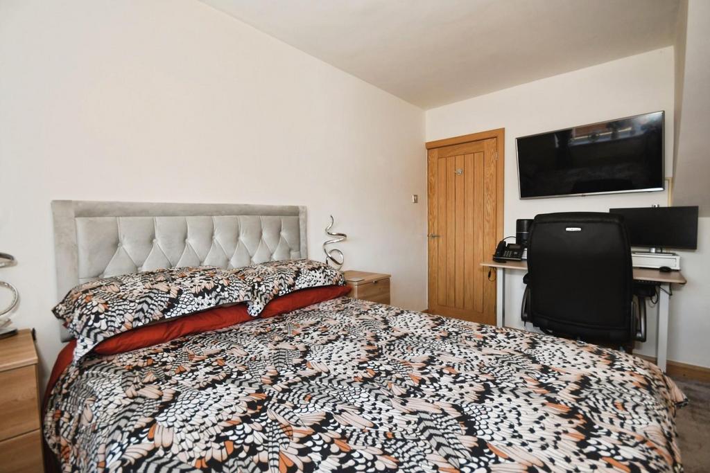 BEDROOM 2 02.jpg