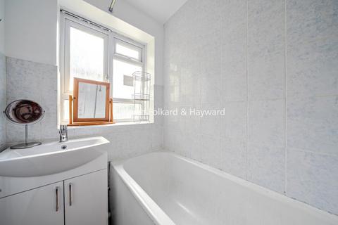 1 bedroom flat to rent, Esher Gardens, London, SW19