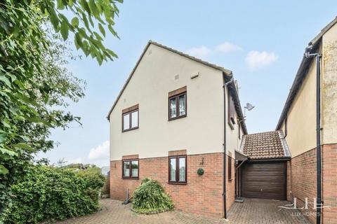 4 bedroom detached house for sale - Elm Park Avenue, Hornchurch