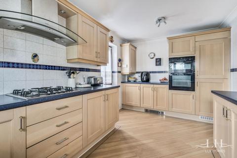 undefined, Elm Park Avenue, Hornchurch