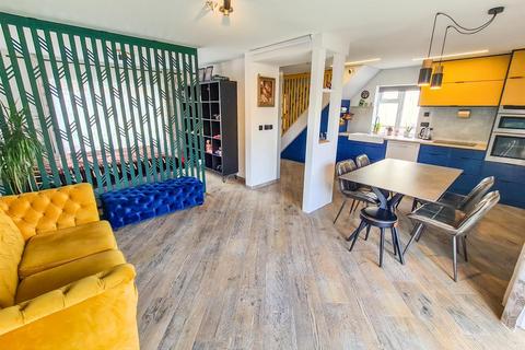15 Willow Brook Road, Corby, NN17 2EB
