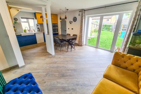 15 Willow Brook Road, Corby, NN17 2EB