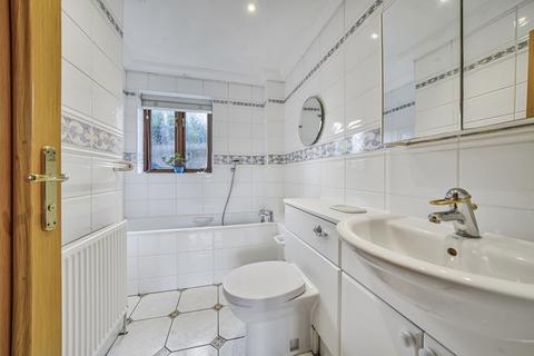 undefined, Chandlers Reach