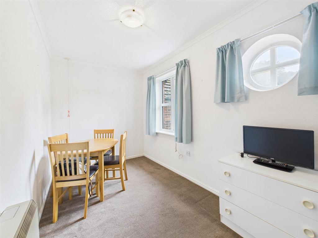 Bedroom: