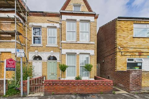 4 bedroom end of terrace house for sale, St. Georges Avenue, Bridlington