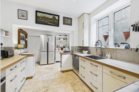 4 bedroom end of terrace house for sale, St. Georges Avenue, Bridlington
