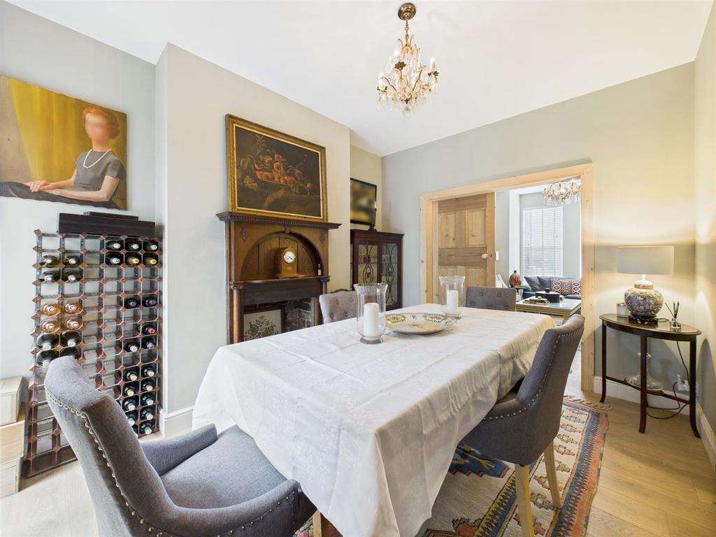 Dining room: