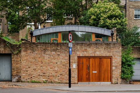 3 bedroom semi-detached house for sale, Canonbury Road, London N1