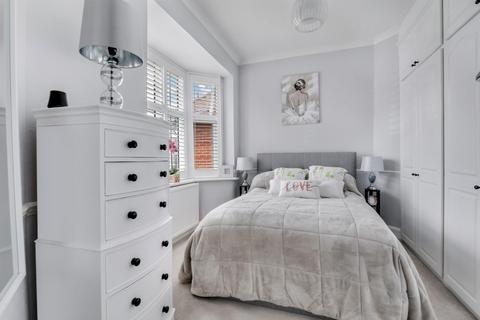146 Meadow Walk, Epsom, KT19 0BA
