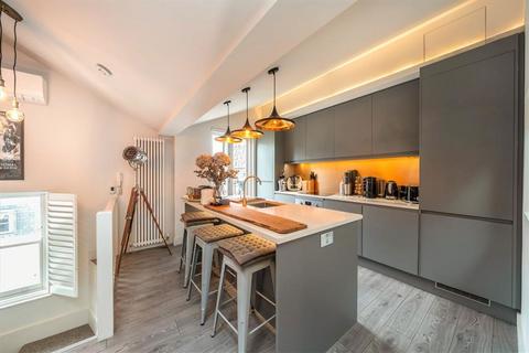 2 bedroom flat for sale, Warren Street, London W1T