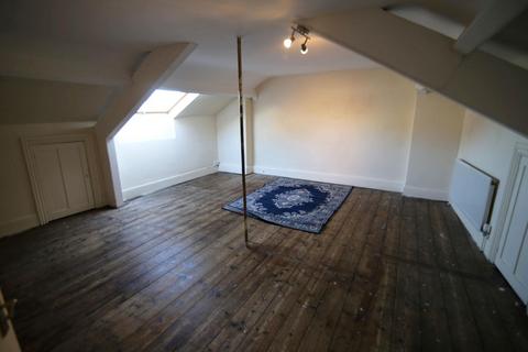 4 bedroom maisonette to rent, Gold Street, Tiverton EX16