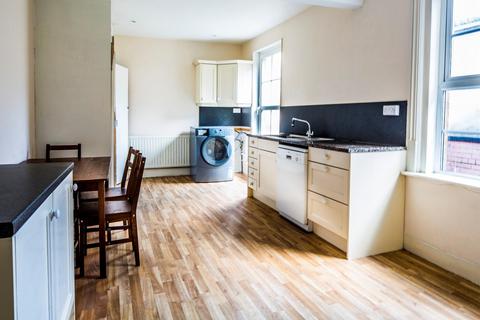 4 bedroom maisonette to rent, Gold Street, Tiverton EX16