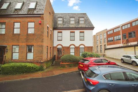 2 bedroom apartment to rent, Little London Court, Swindon SN1