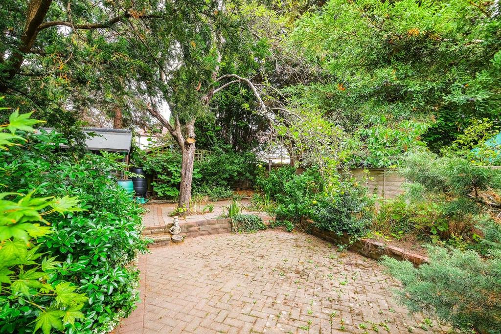 85 Highwood Gardens-30 web.jpg
