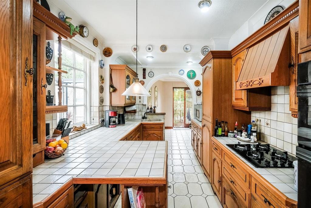 85 Highwood Gardens-19 web.jpg