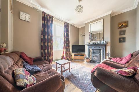 3 bedroom house for sale, Park Avenue, Oswestry.