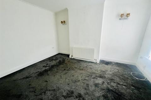 2 bedroom end of terrace house for sale, George Street, Huddersfield HD4