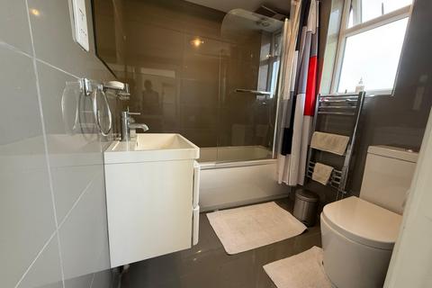 Studio to rent, Eastcote Avenue, Greenford UB6