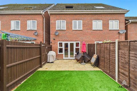 3 bedroom semi-detached house for sale, Saw Mill Way, Burton-On-Trent DE14