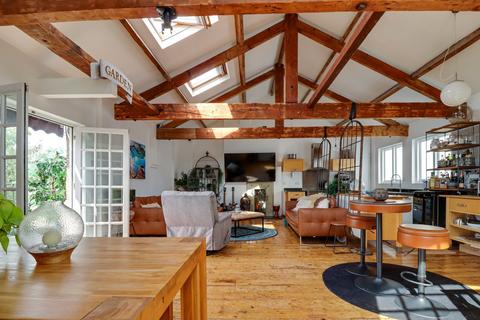 undefined, Bridge Road, East Molesey, KT8