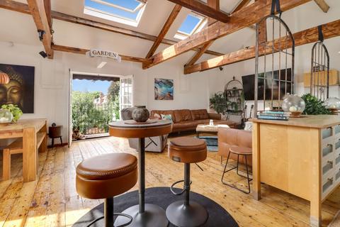 undefined, Bridge Road, East Molesey, KT8