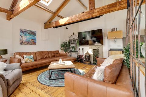 undefined, Bridge Road, East Molesey, KT8