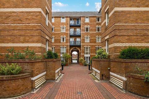 2 bedroom flat for sale, King & Queen Wharf, Rotherhithe Street, Surrey Quays, London, SE16