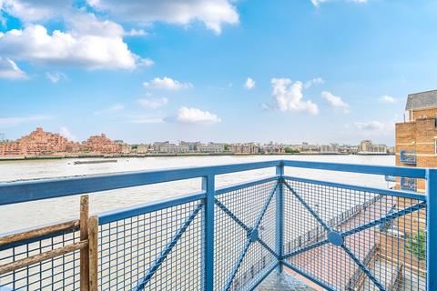2 bedroom flat for sale, King & Queen Wharf, Rotherhithe Street, Surrey Quays, London, SE16