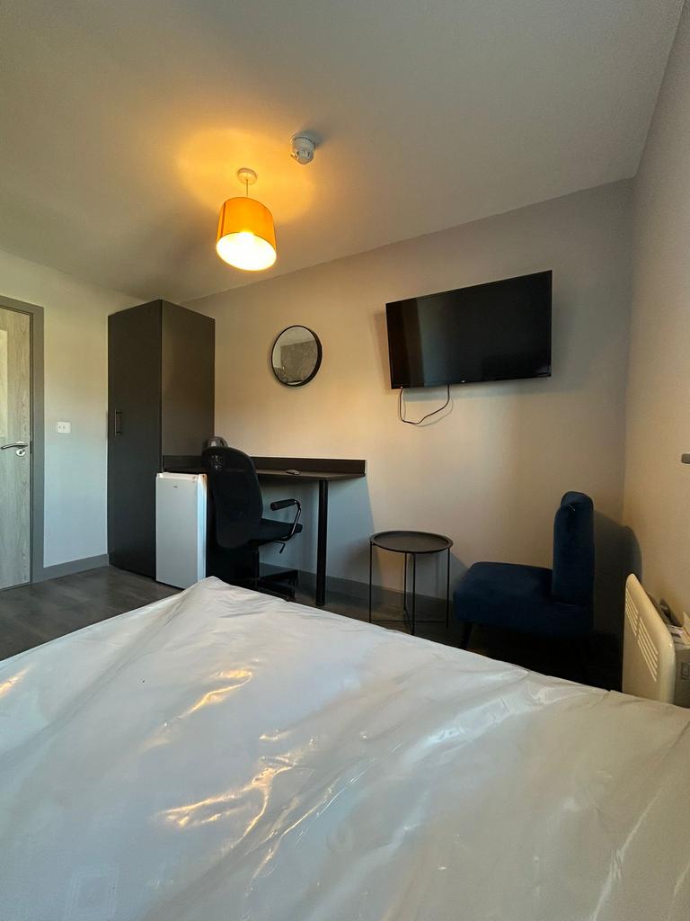 Smart Tv, Disk ,Small Fridge