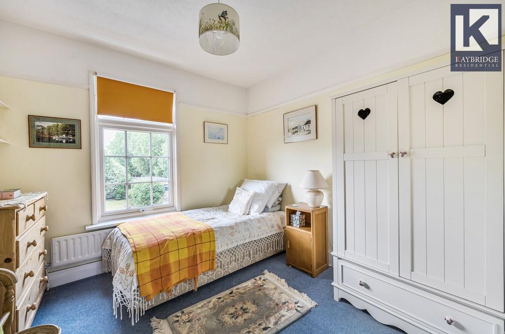 Elm Road, Epsom - KT17 2 EU
