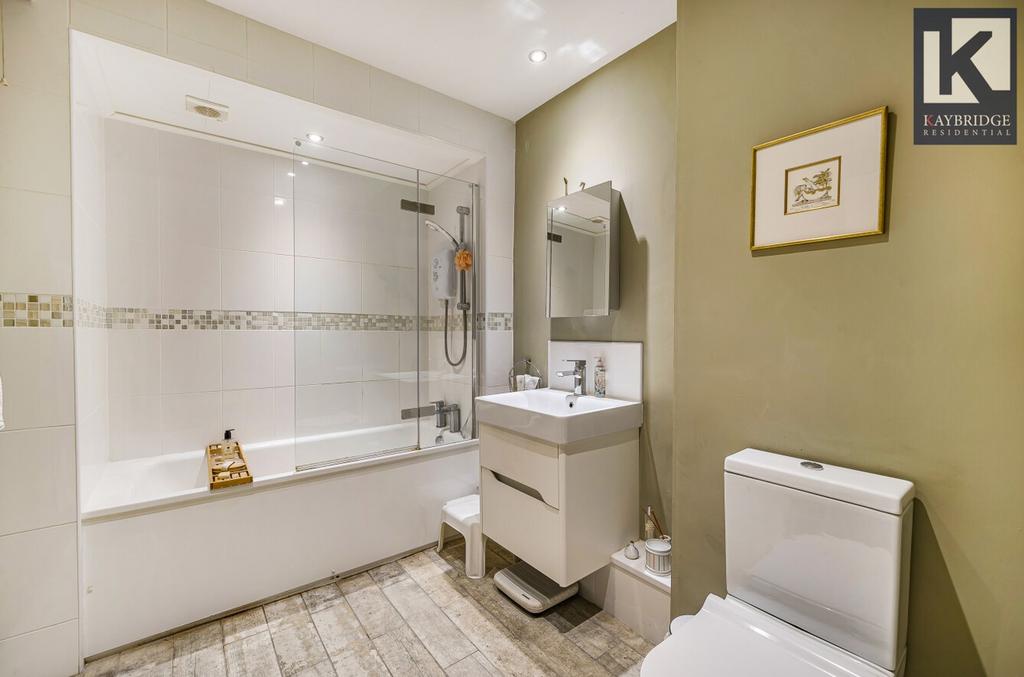 Elm Road, Epsom - KT17 2 EU