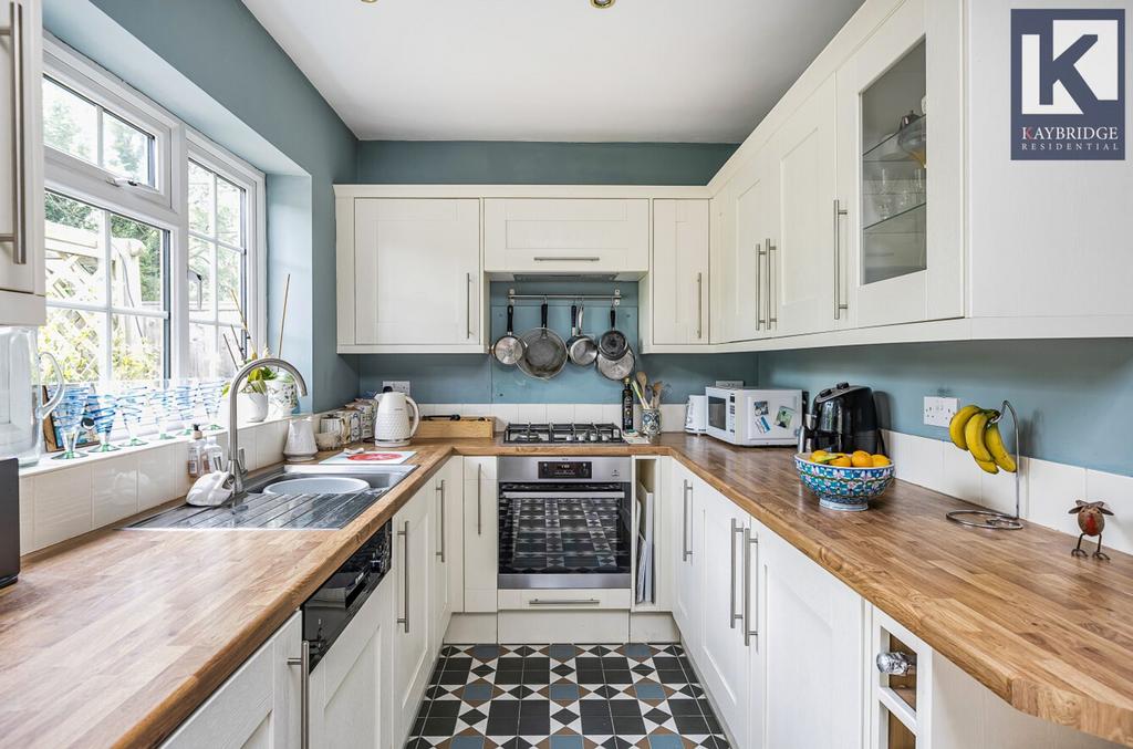 Elm Road, Epsom - KT17 2 EU