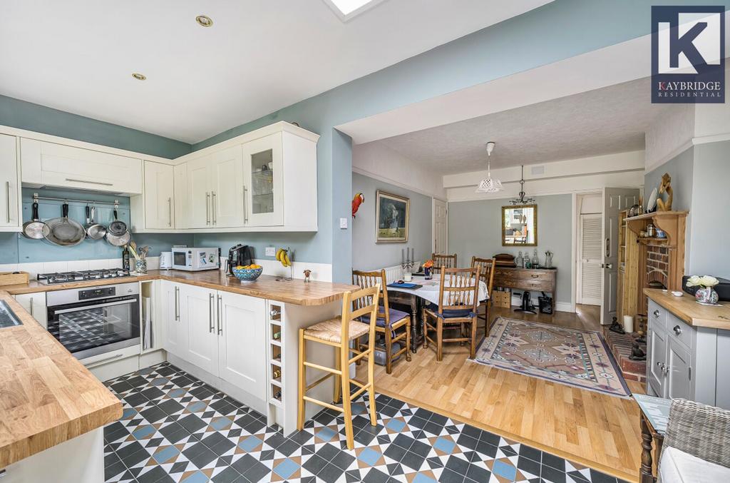 Elm Road, Epsom - KT17 2 EU