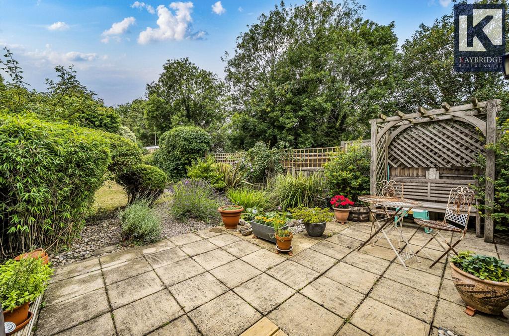 Elm Road, Epsom - KT17 2 EU