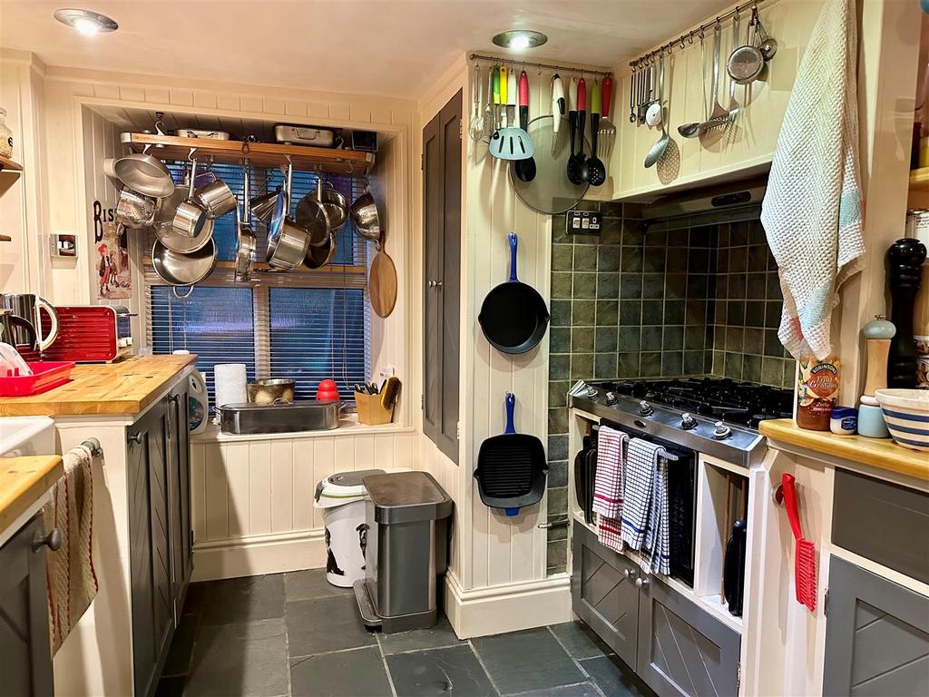 Kitchen 3.jpg